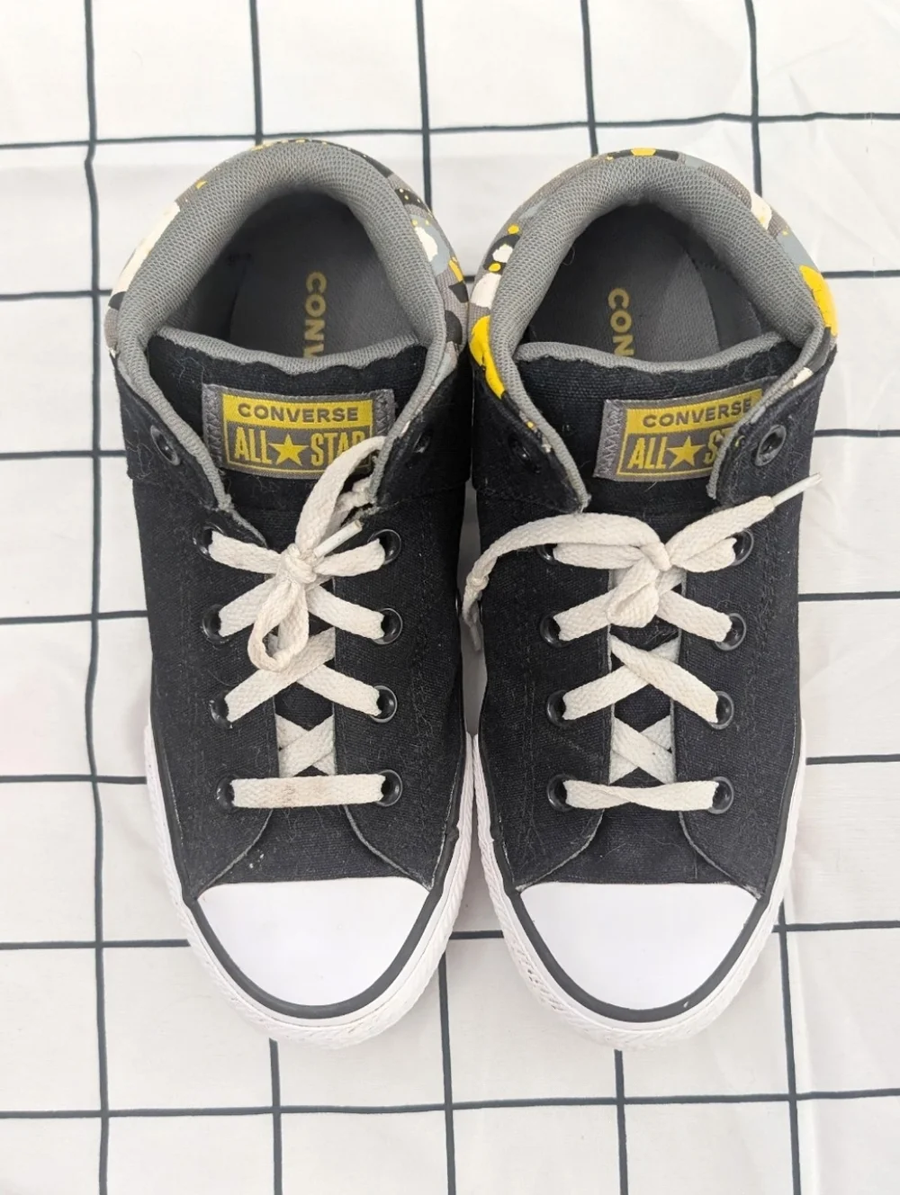 Kids Converse Chuck Taylor AllStar High Tops Sz 4 Graffiti Splatter Black Yellow